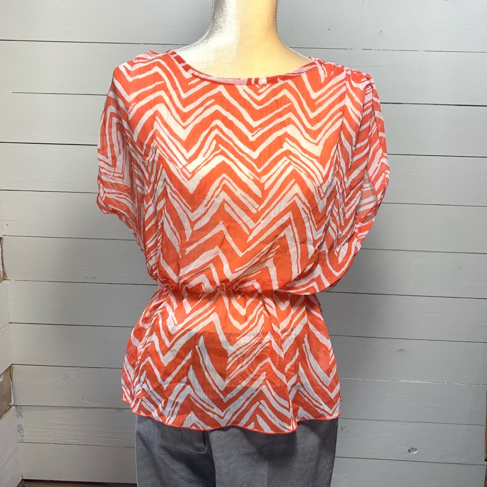 COLOR SWATCH orange short chevron blouse small a46